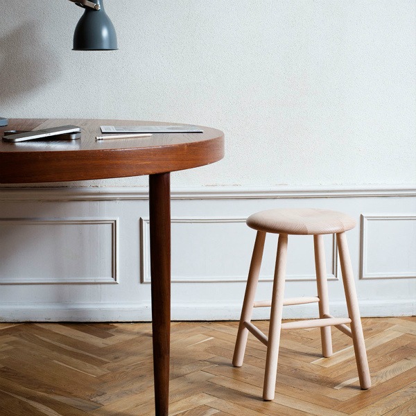 �ڤ����󤻡�NORDIC STOOL by Traevarefabrikken<br>�Υ�ǥ��å����ġ��� �ʥ�����S<br>�̲�/�ȶ�<br>���緿������