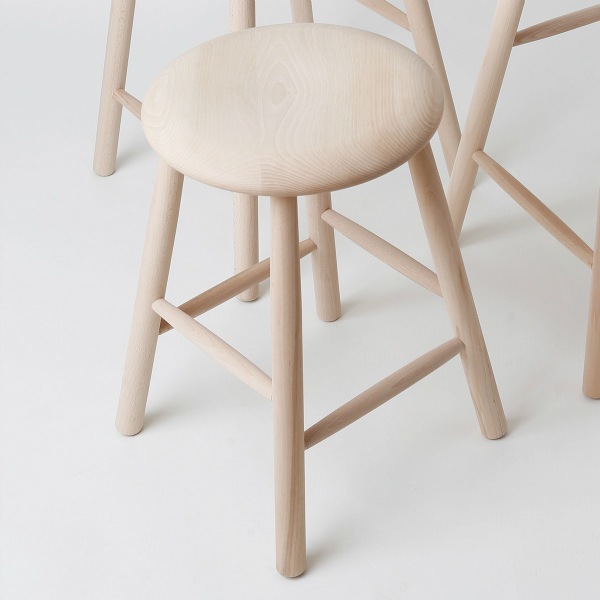 �ڤ����󤻡�NORDIC STOOL by Traevarefabrikken<br>�Υ�ǥ��å����ġ��� �ʥ�����S<br>�̲�/�ȶ�<br>���緿������