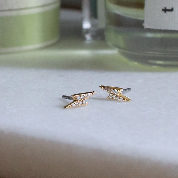 Baqless (バックレス) ピアス オネスティー サンダーボルト ゴールド