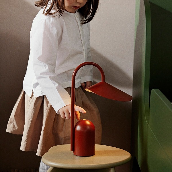 ��30��OFF��Ferm Living (�ե������ӥ�) Arum portable lamp (������� �ݡ����֥����) ��9�� �̲�/����ƥꥢ/����/�ݡ����֥���סڹ���߸ˤ����