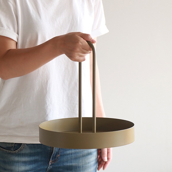 �ڤ����󤻡�Ferm Living (�ե������ӥ�) Grib Tray (����� �ȥ쥤) �����ߥ�/���꡼��/�饤�ȥ��졼/�֥�å� �̲�/�ġ���ܥå���/��ʪ��Ǽ/����ƥꥢ/������������Ź��