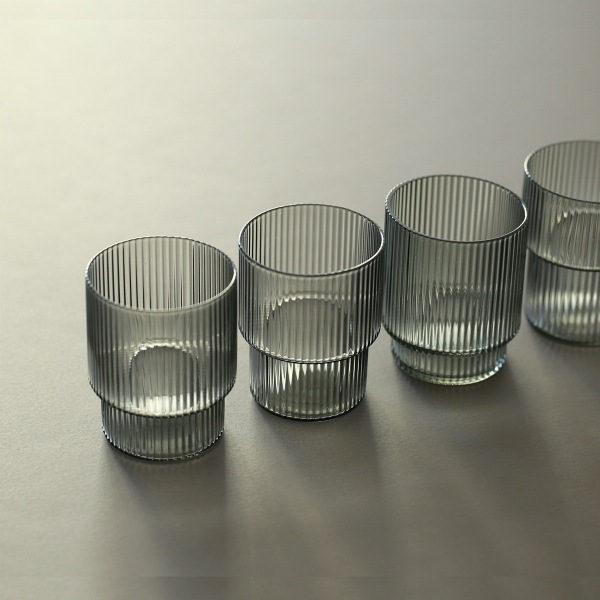 �ڤ櫓���ꡦ50%OFF��Ferm Living Ripple Glasses ��åץ� ���饹 4�ĥ��å� ���ꥢ ���⡼�����졼 �̲� ����ƥꥢ �ե������ӥ� ������������Ź��