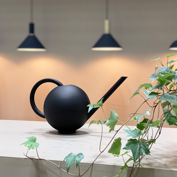 �ڤ����󤻡�Ferm Living (�ե������ӥ�) Orb Watering Can (������) ���礦�� �֥�å� �̲�/����ƥꥢ/�����ǥ˥�/������������Ź