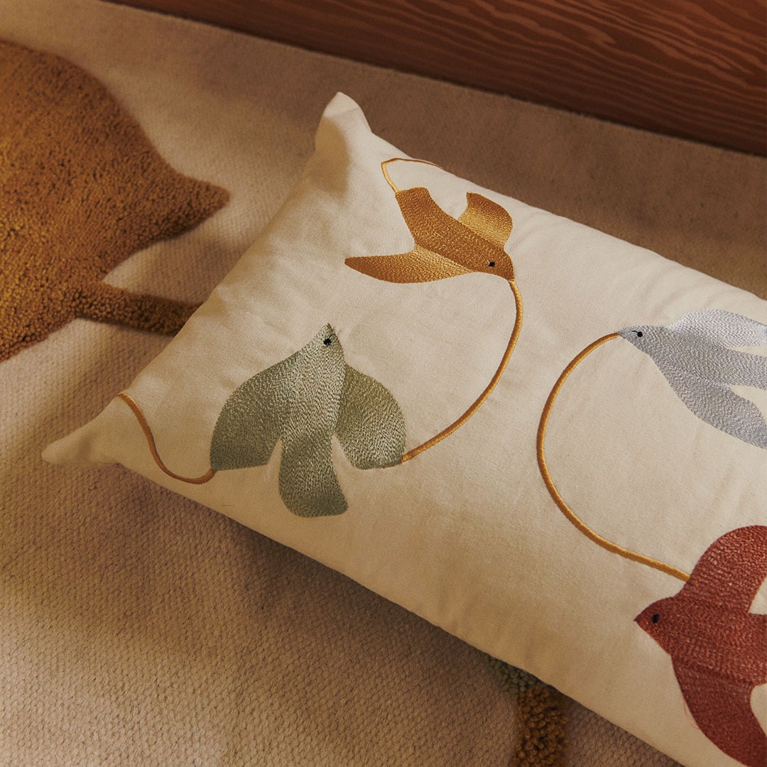 �ڤ����󤻡� Ferm Living (�ե������ӥ�) Swif Bird Embroidered Cushion (�������� �С��� ����֥��������� ���å����) 60��40cm �̲�/����ƥꥢ/�Ҷ�����/������������Ź��