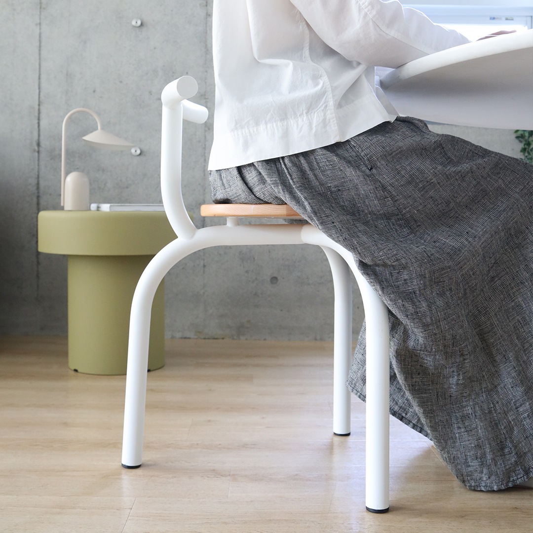 �ڤ����󤻡�esaila (��������) Ogle Chair (�������� ������) �ʥ�����ӡ��� �ۥ磻�ȥե졼��/�֥�å��ӡ��� �֥�å��ե졼�� ����ƥꥢ/�ػ�/������������Ź��