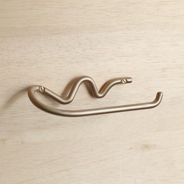 �ڤ����� / Ʊ���Բġ�Ferm Living (�ե������ӥ�) Curvature Toilet Paper Holder (�����Х��奢 �ȥ���åȥڡ��ѡ��ۥ����/������ϥ󥬡�) �֥饹/�֥�å��֥饹 �̲�/����ƥꥢ/��Ǽ/������������Ź��