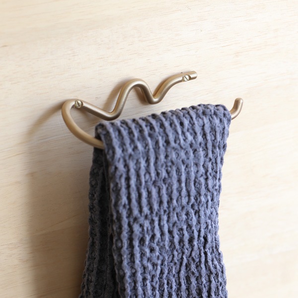 �ڤ����� / Ʊ���Բġ�Ferm Living (�ե������ӥ�) Curvature Toilet Paper Holder (�����Х��奢 �ȥ���åȥڡ��ѡ��ۥ����/������ϥ󥬡�) �֥饹/�֥�å��֥饹 �̲�/����ƥꥢ/��Ǽ/������������Ź��