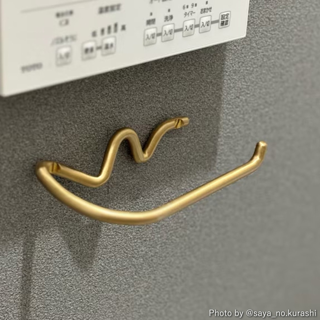 �ڤ����� / Ʊ���Բġ�Ferm Living (�ե������ӥ�) Curvature Toilet Paper Holder (�����Х��奢 �ȥ���åȥڡ��ѡ��ۥ����/������ϥ󥬡�) �֥饹/�֥�å��֥饹 �̲�/����ƥꥢ/��Ǽ/������������Ź��