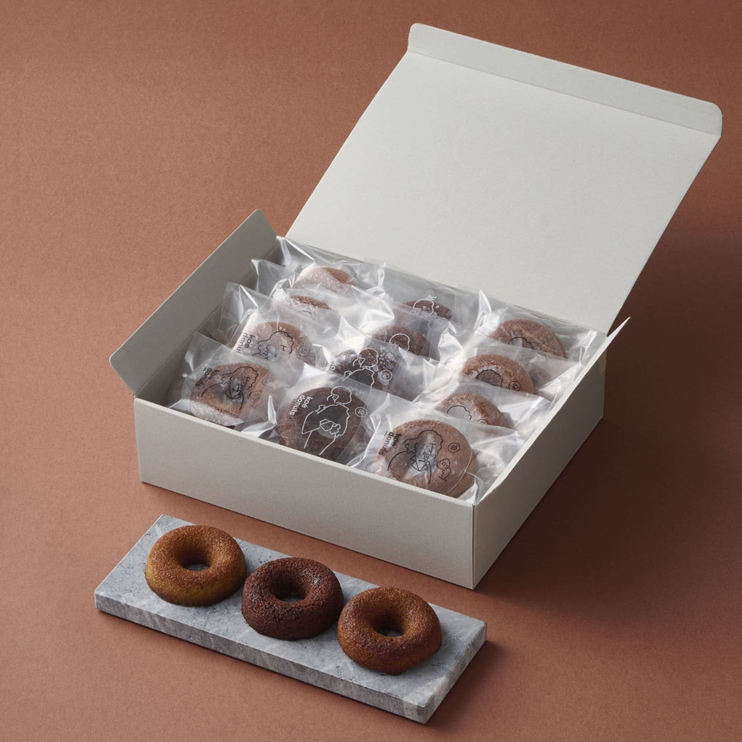 季節限定フィナンシェギフトBOX（3種・12個入り）