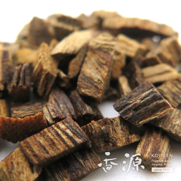 伽羅　白皮緑油　香木　2.0 g 緑油伽羅 沈香原木 香木 重さ:25.4g (本物証明) - メルカリ