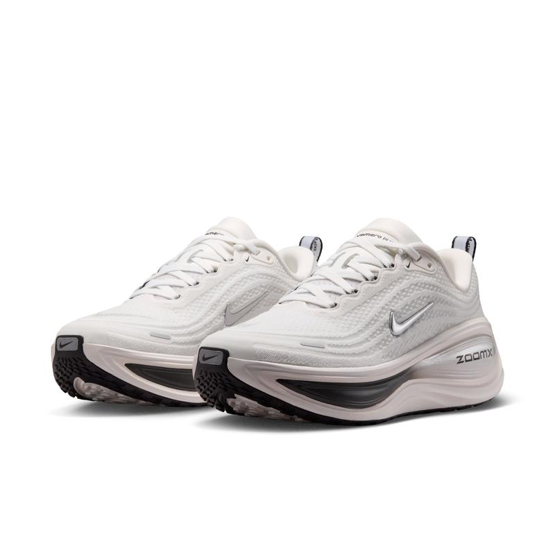 NIKE ナイキ VOMERO PLUS ボメロプラス　26センチ ナイキ ボメロ プラス ウィメンズ ロード ランニングシューズ IO9916