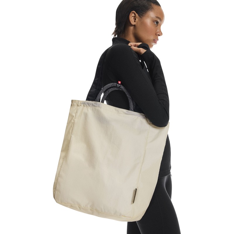 On Tote Pack 25L ���� �ȡ��ȥѥå� ���˥� �Хå� won Cream/Black(2ug10203309)