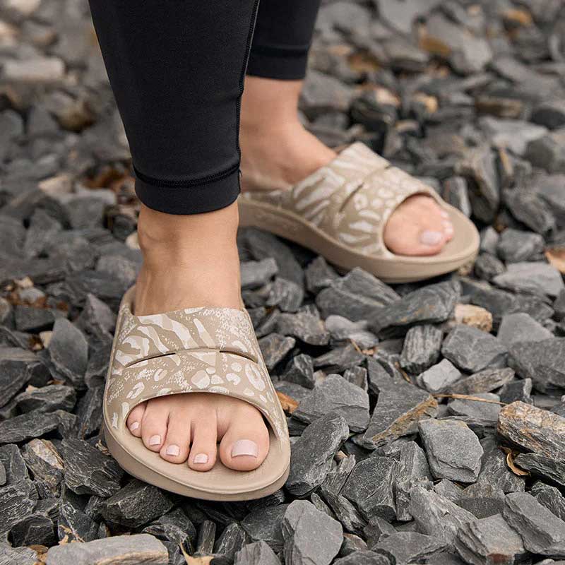 最短即日発送】ウーフォス OOFOS OOahh Limited-nomadcombocamo