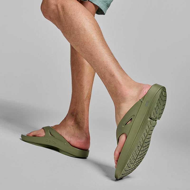 �ں�û¨��ȯ���ۥ����ե��� OOFOS OOriginal-foliage �ꥫ�Х꡼������� ������ thong 710ofs(ooriginal-foliage)