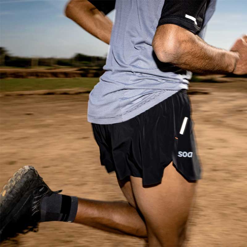 SOAR Running Mens Split Shorts Black メンズランニングウェア