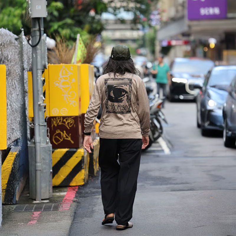 ELDORESO Watching Long Tee ����ɥ�å� ���˥� 2025FW(e1105225brown)