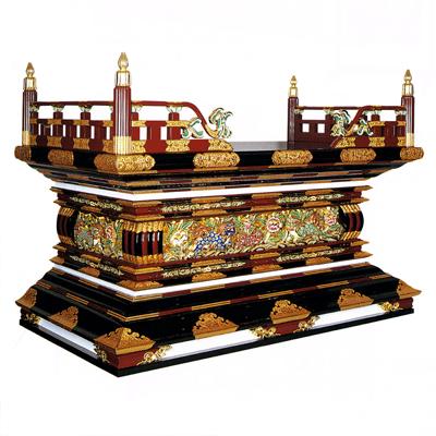 【寺院用】 本須弥壇 西用 黒塗面朱 本金箔押 框箱金具打 彫極彩色 框巾5尺(150cm) 別上品(カシュー塗) 