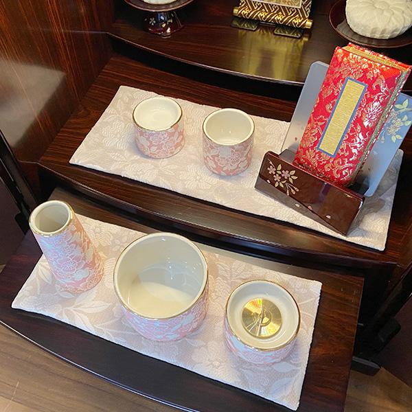 防炎仏具マット/金襴火防(ひぶせ)『はなぞの』ピンク スリムM(幅30cm×奥行12cm) 