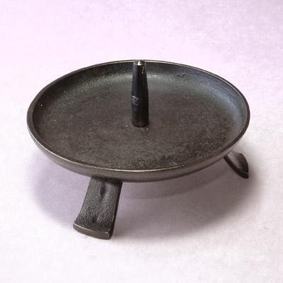 蝋燭用品】 鉄製 置き型燭台 中型 推奨サイズ：和蝋燭20号～30号