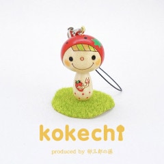 いちご ちゃん 【 ストラップ 】 イチゴ プレゼント ギフト かわいい おうち時間　願い　暮らし stayhome 癒し インテリア 木製 日本製 伝統工芸品　贈り物 置物 グッズ こけし ウッドバーニング 北欧 雑貨 ずきん 子供 人形 マトリョ―シカ　お花 果物 苺 ストロベリー