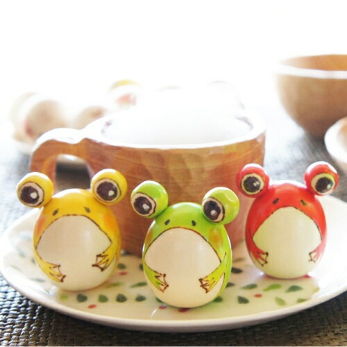 カエル 黄色 【 たまご こけし 】 プレゼント ギフト かわいい おうち時間　願い　暮らし stayhome 癒し インテリア 木製 日本製 伝統工芸品　贈り物 置物 グッズ こけし ウッドバーニング 卵 北欧 たまご型 雑貨 ずきん 子供 人形 マトリョシカ 蛙 好き 玄関