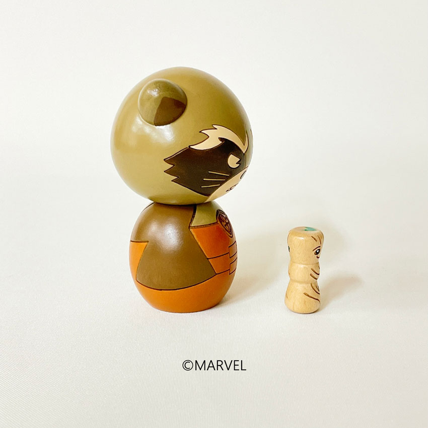 MARVEL こけし ロケット&グルート 【 卯三郎こけし 】 プレゼント ギフト かわいい おうち時間 暮らし stayhome 癒し インテリア 木製 日本製 伝統工芸品 父の日 贈り物 置物 グッズ 手作り 雑貨 手創り ハンドメイド 手造り マーベル 映画 コラボ アベンジャーズ