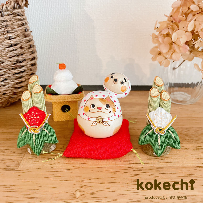 猫にひょっとこ 赤 正月飾り セット【 縁起物 こけし 】 火男 笑い ネコ めでたい プレゼント ギフト かわいい 郷土玩具 おみやげ 願い 暮らし 癒し インテリア 木製 日本製 贈り物 置物 グッズ 干支の置物 お年賀 手ぬぐい 水玉 お飾り お正月 新年 お正月飾り