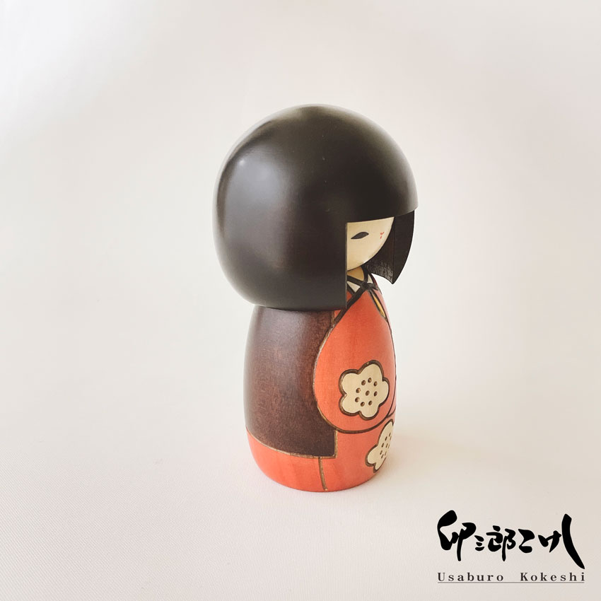 好日 赤 こけし  【 卯三郎こけし 】 プレゼント ギフト かわいい おうち時間 暮らし stayhome 癒し インテリア 木製 日本製 伝統工芸 母の日 贈り物 置物 グッズ 手作り 雑貨 手創り ハンドメイド 手造り リボン  あじさい フィギュア お土産 民芸品 工芸 made in Japan