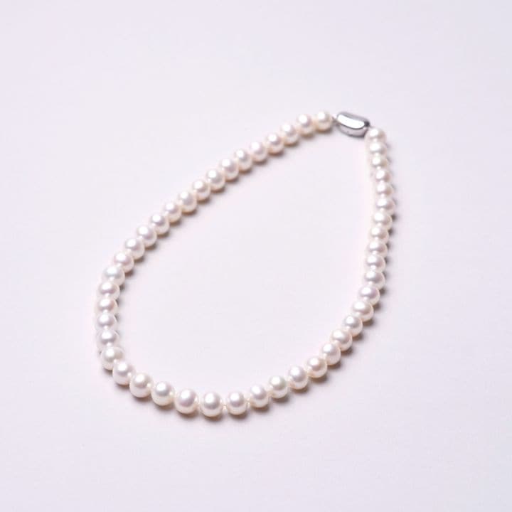 Luella(リュエラ)　淡水パールホワイトセミラウンドネックレス