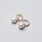 Lucy(ルーシー)　淡水パールホワイトオイスターシェイプピアス