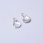 Lira(リラ)　淡水パールホワイトフラワーバロックピアス