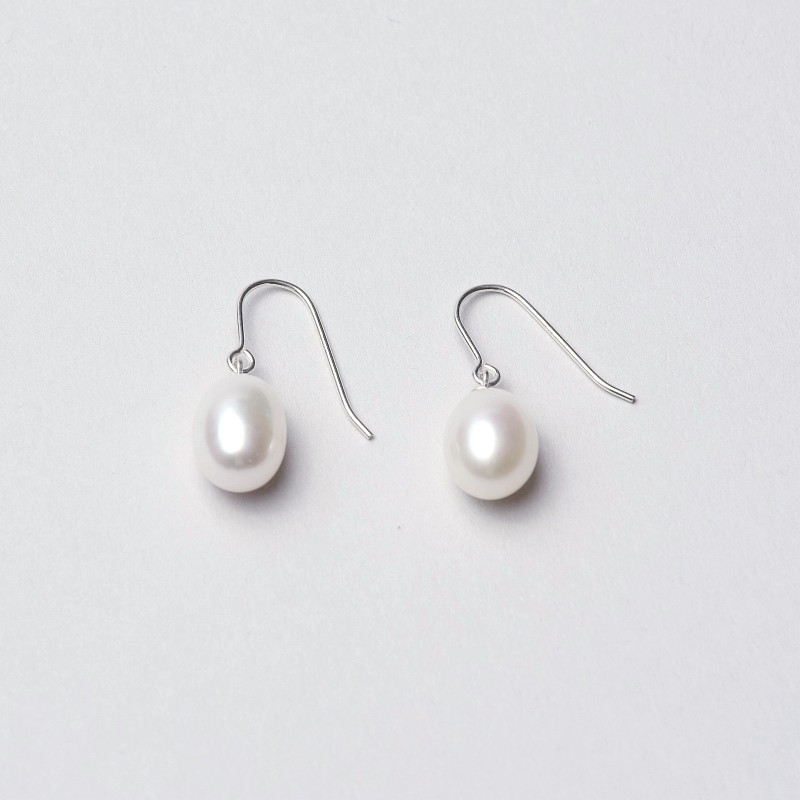Privelina(プリヴェリーナ) 淡水パールホワイトライス型ピアス