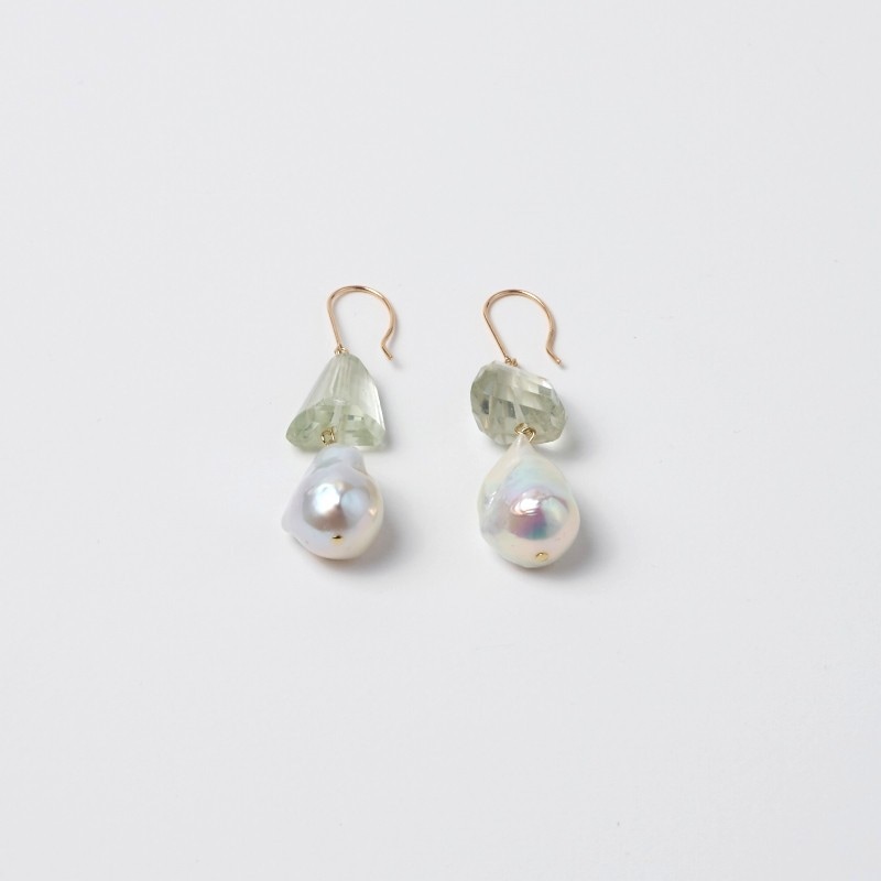 Sindy(シンディー) 淡水パールホワイト×グリーンアメシストピアス