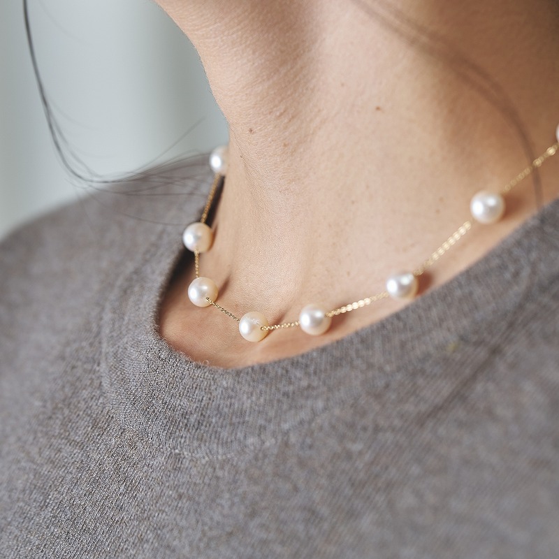 Fiona(フィオナ)　アコヤパールホワイト・10金ステーションネックレス