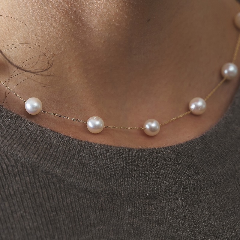 Fiona(フィオナ)　アコヤパールホワイト・10金ステーションネックレス