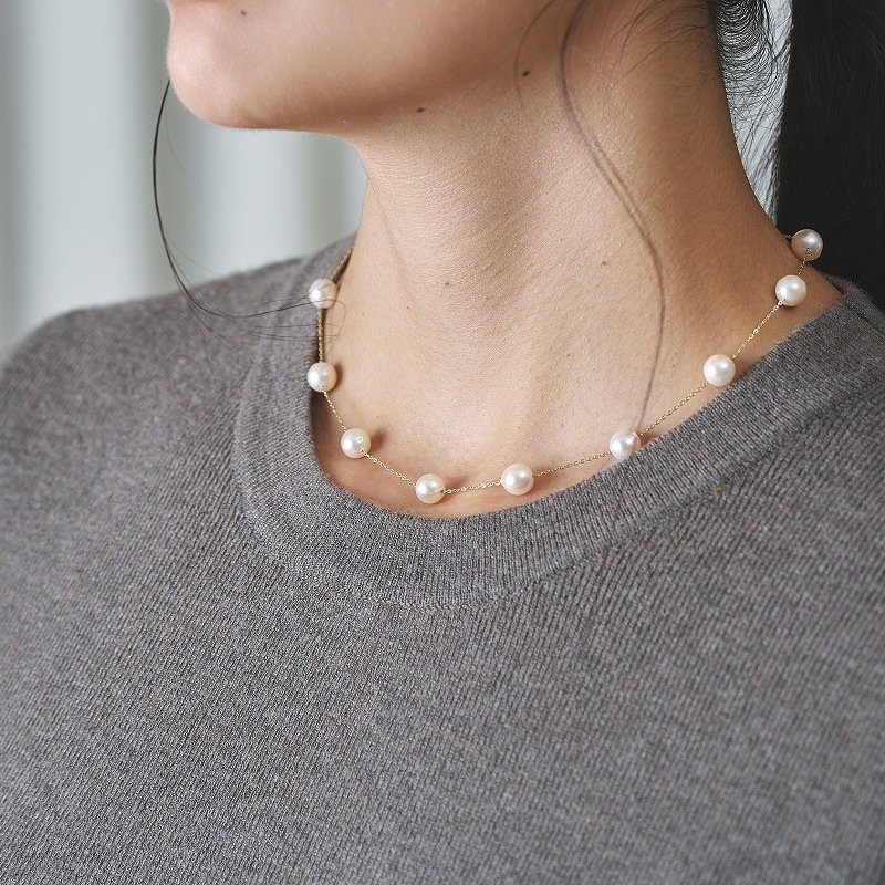 Fiona(フィオナ)　アコヤパールホワイト・10金ステーションネックレス