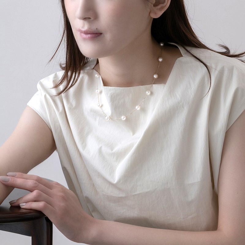 Fiona(フィオナ)　アコヤパールホワイト・10金ステーションネックレス