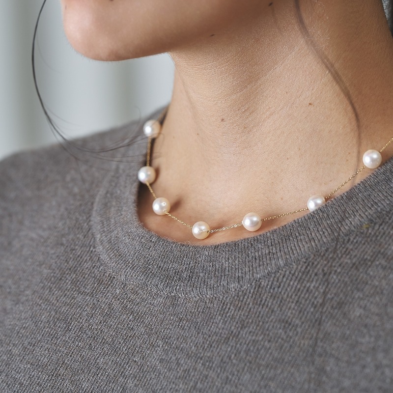 Fiona(フィオナ)　アコヤパールホワイト・10金ステーションネックレス