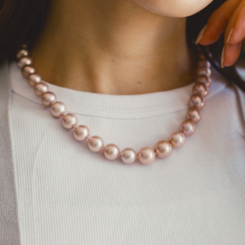 Thalia(タリア)　淡水パールシャンパンカラー大粒ネックレス