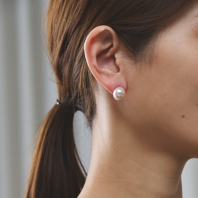 Beige(ベージュ)　淡水パールホワイト・バロックピアス　