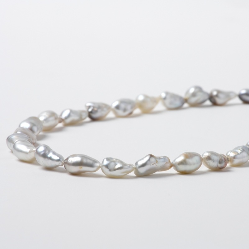 Azaria(アザリア)　南洋パールグレー・バロックネックレス