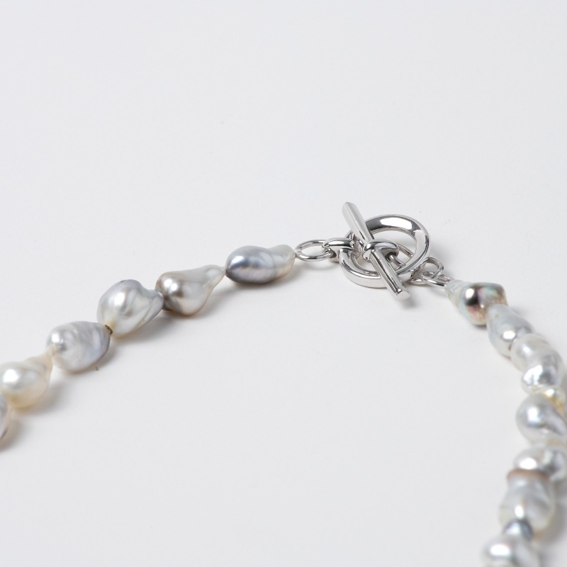 Azaria(アザリア)　南洋パールグレー・バロックネックレス