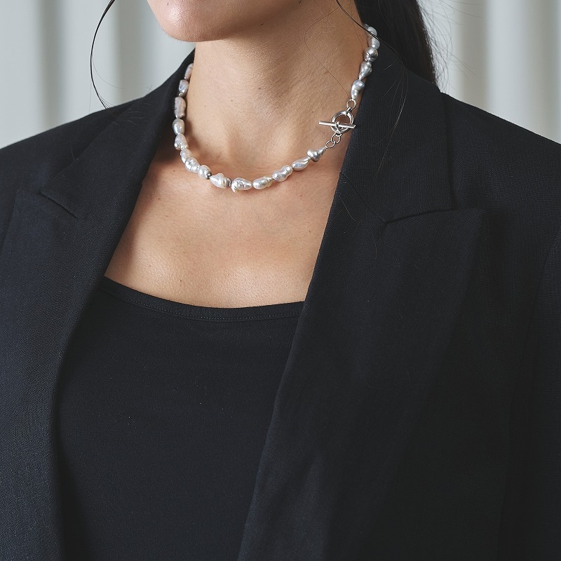 Azaria(アザリア)　南洋パールグレー・バロックネックレス