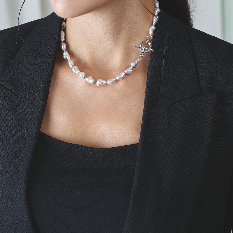 Azaria(アザリア)　南洋パールグレー・バロックネックレス