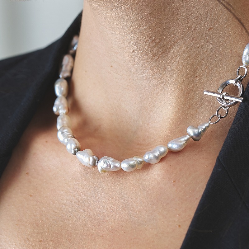 Azaria(アザリア)　南洋パールグレー・バロックネックレス