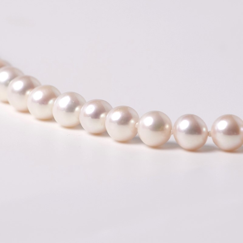 Martina(マルティナ)　淡水パールホワイト・セミラウンドロングネックレス