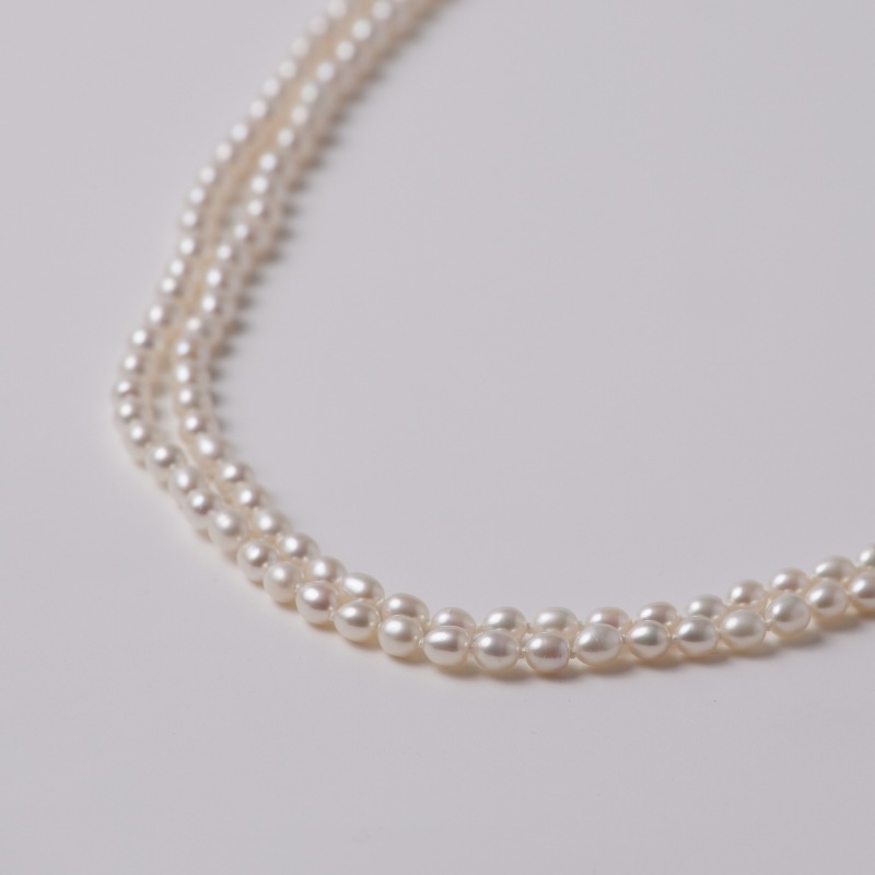 Nora(ノラ)　淡水パールホワイトライスシェイプ・ロングネックレス
