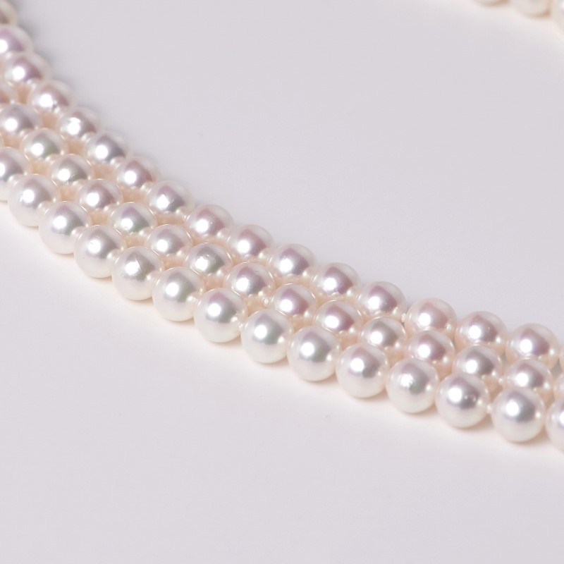 Elaria(エラリア）アコヤパールホワイトセミラウンド・上質３連ネックレス