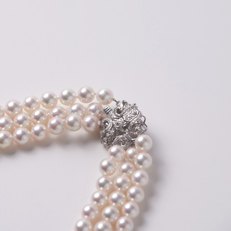 Elaria(エラリア）アコヤパールホワイトセミラウンド・上質3連