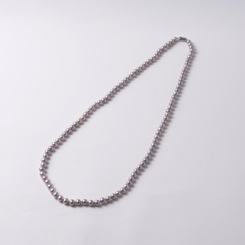 Solene(ソレーヌ) 淡水パールグレーセミラウンド・ロングネックレス